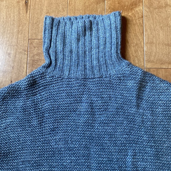 Zara Women’s Turtleneck Oversized Sweater Sz Medium - Picture 2 of 6